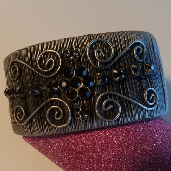 Vintage Pewter tone Wire Wrapped Cuff Bracelet w/Black Rhinestones, 1.5" wide - Picture 5 of 7